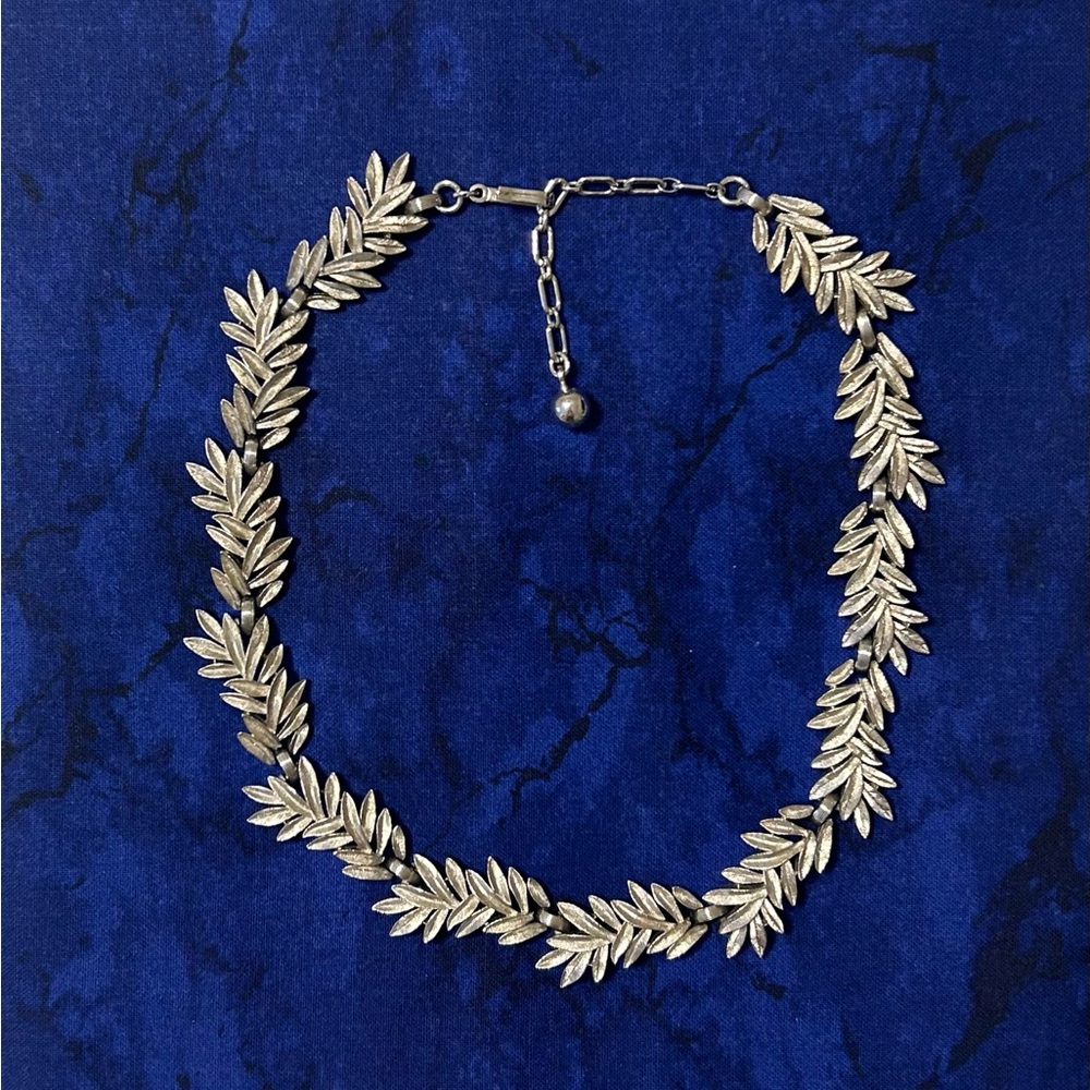 Vintage Trifari Silvertone  Laurel Leaf Necklace 13” with 2” Chain